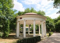 Курортный парк в Ессентуках беседка