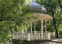 Курортный парк в Ессентуках беседка